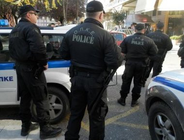 Άγριες συμπλοκές αλλοδαπών στην Πλατεία Βικτωρίας - Στο νοσοκομείο «Ευαγγελισμός» ένα άτομο